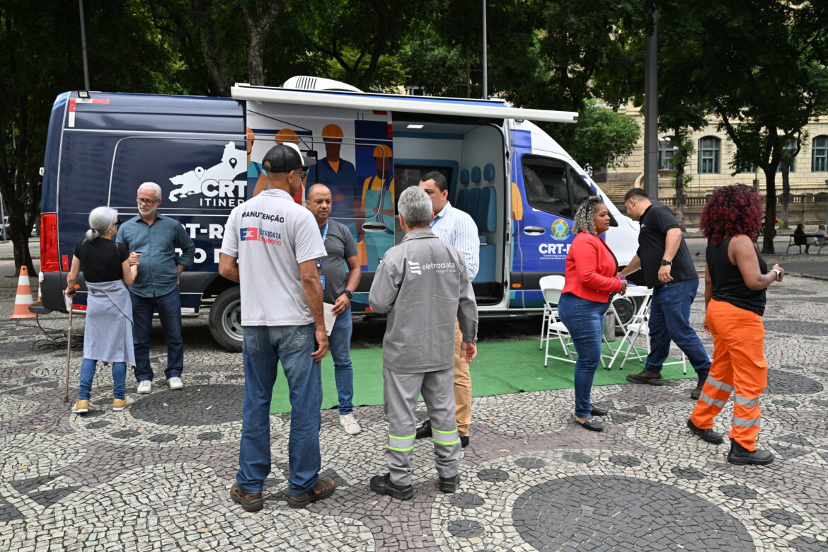 CRT Itinerante realiza atendimentos na Cinelândia